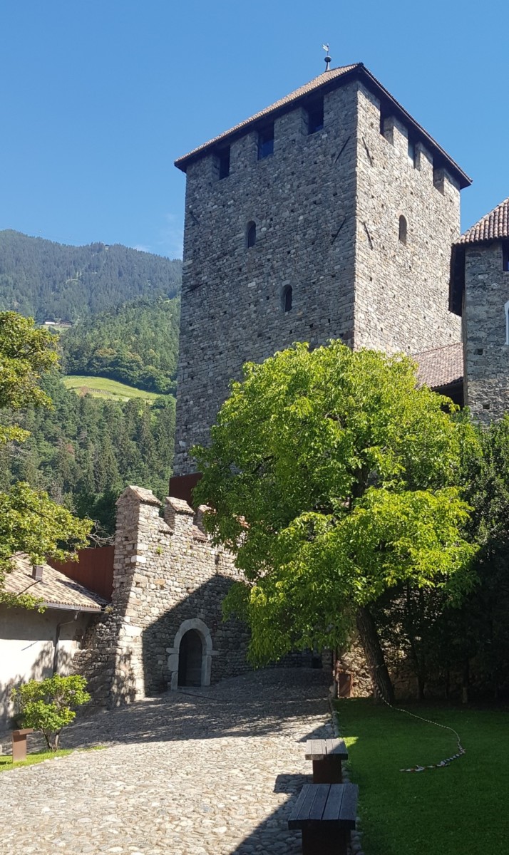 Turm Schloss Tirol