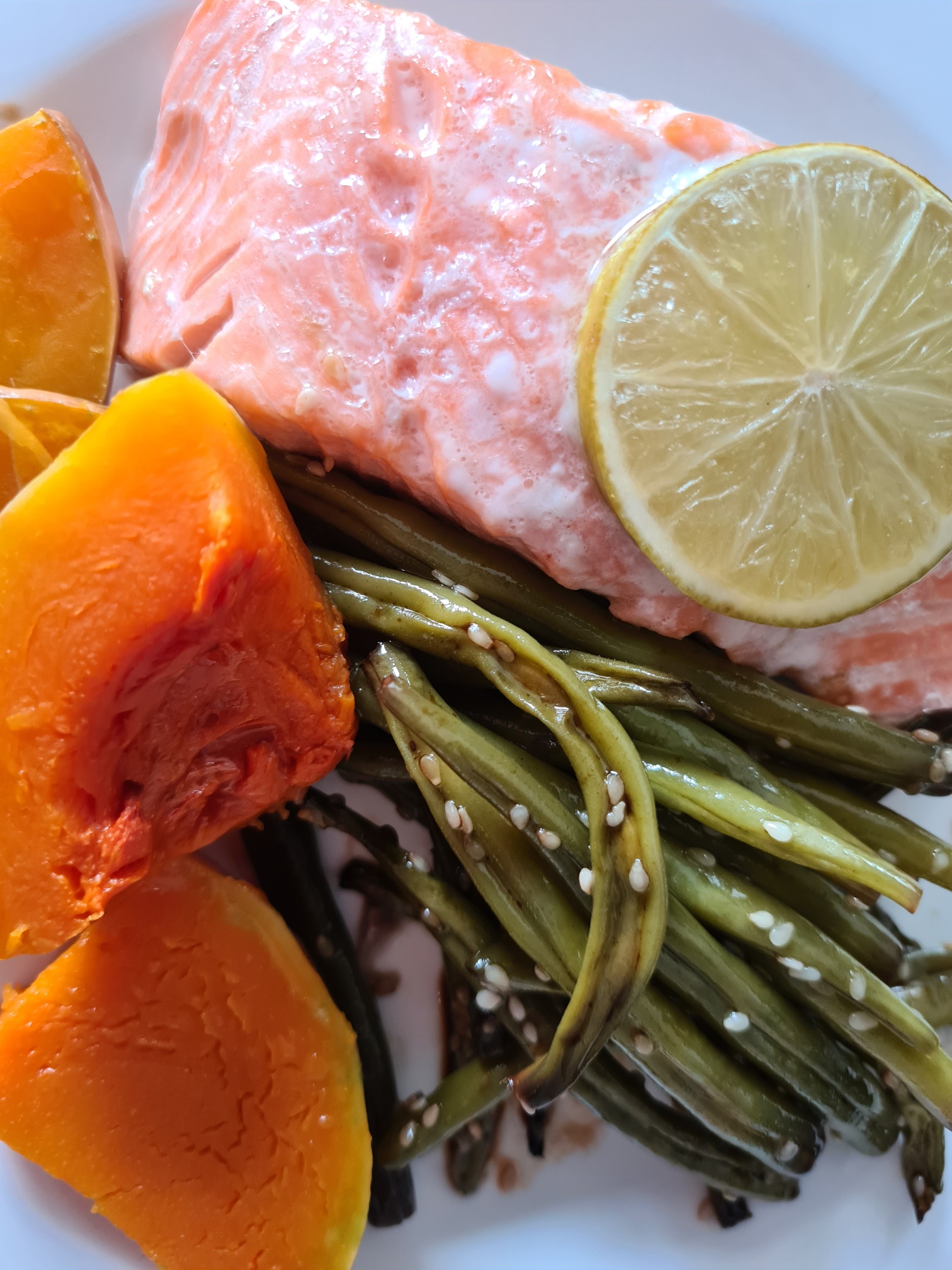 Lachs mit Kürbis und Bohnen