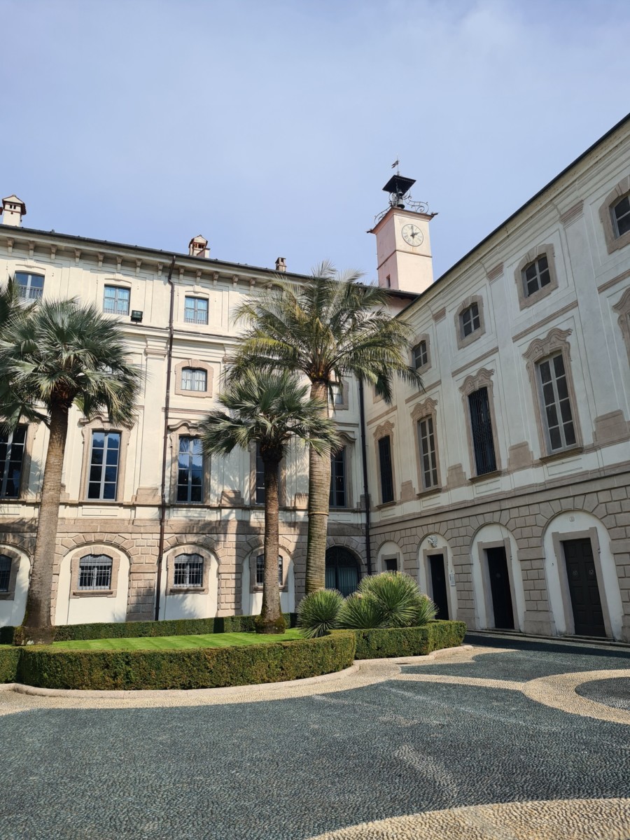 Palast auf der Isola Bella mit dem schönen Park